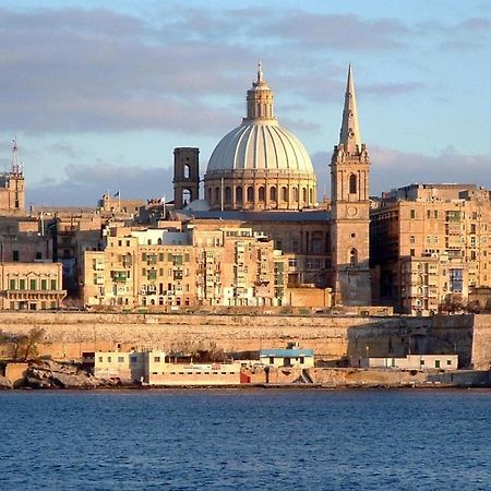 Prime Location Apartment With Side Seaviews Sliema Exteriör bild