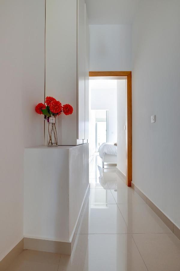 Prime Location Apartment With Side Seaviews Sliema Exteriör bild