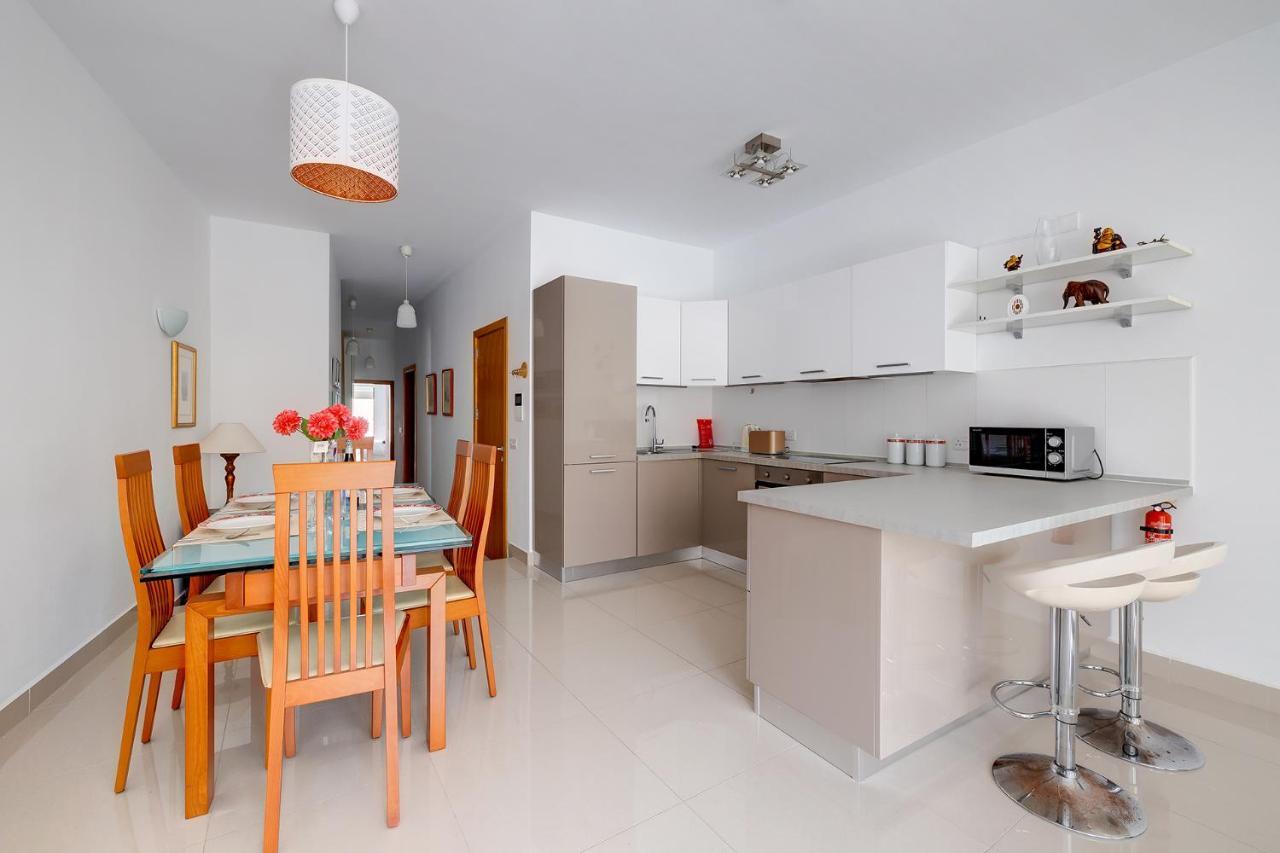 Prime Location Apartment With Side Seaviews Sliema Exteriör bild