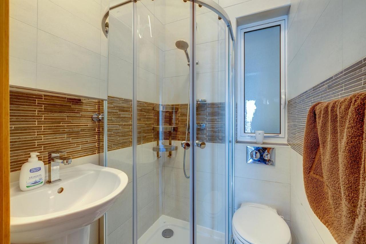 Prime Location Apartment With Side Seaviews Sliema Exteriör bild