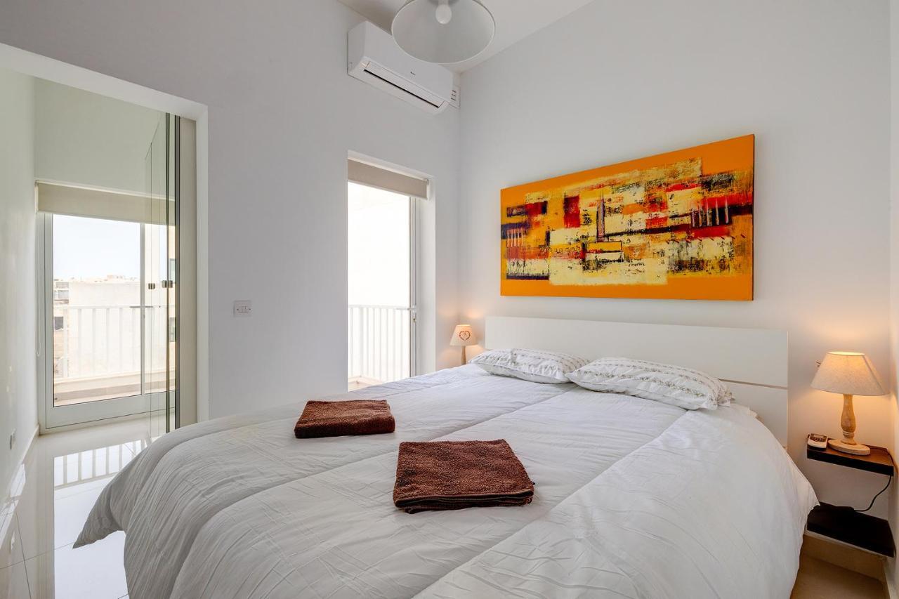 Prime Location Apartment With Side Seaviews Sliema Exteriör bild