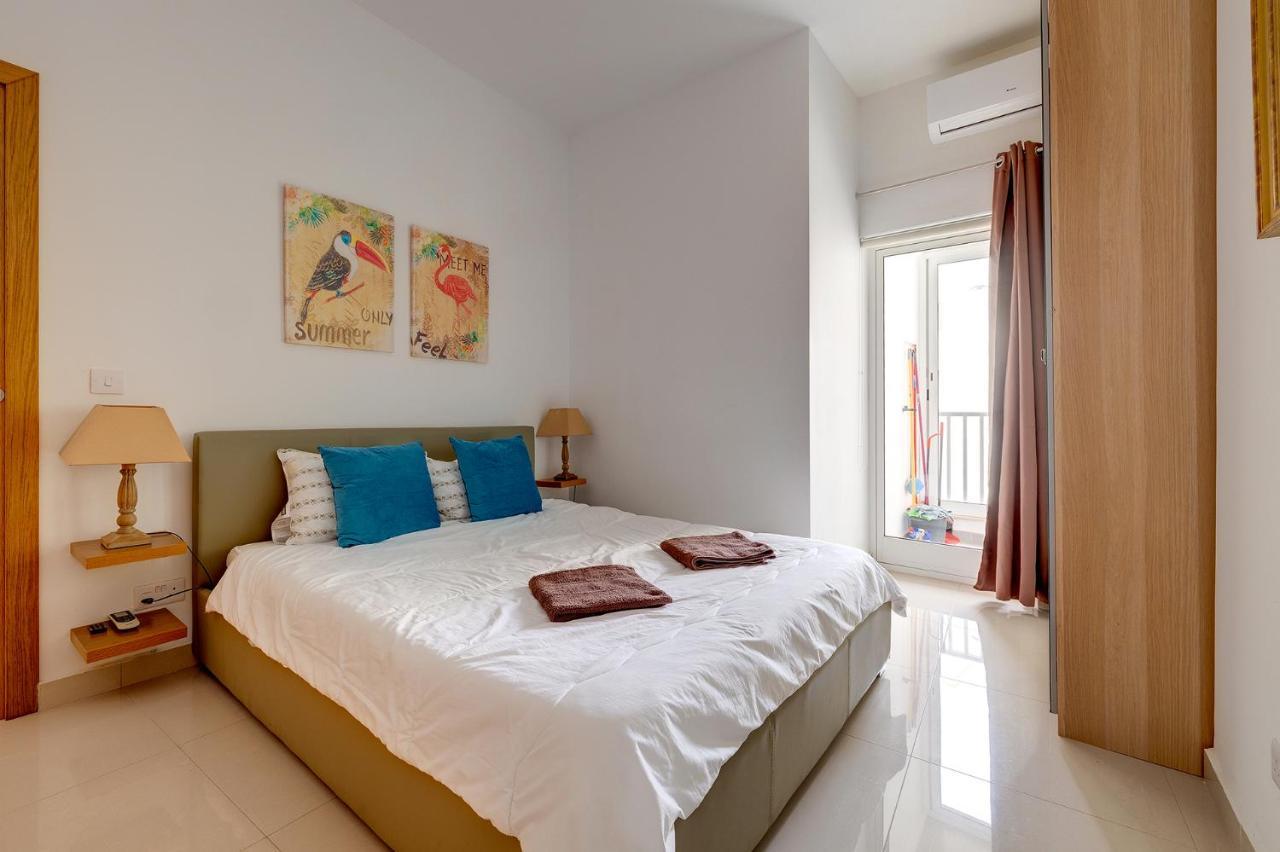 Prime Location Apartment With Side Seaviews Sliema Exteriör bild