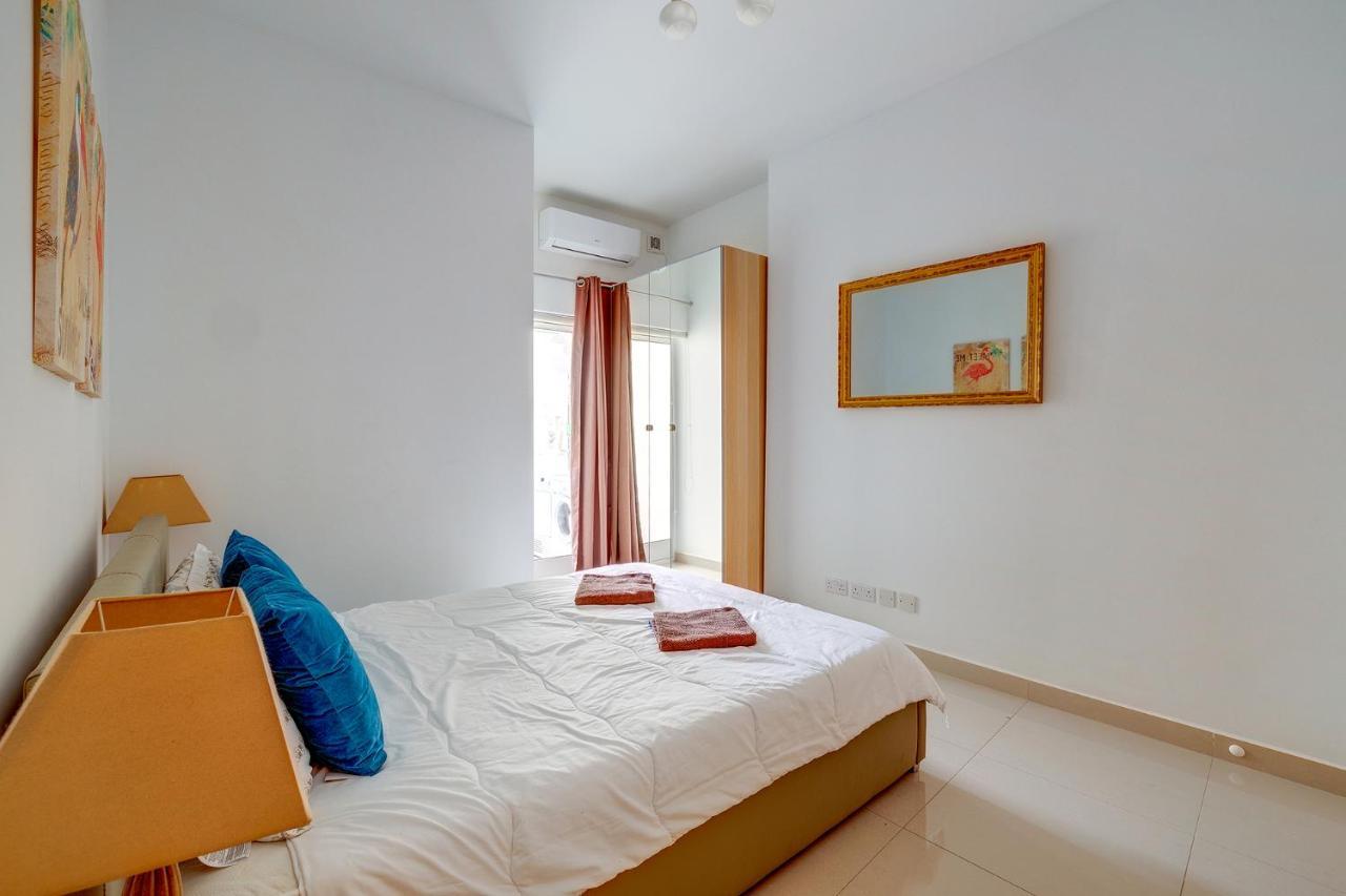 Prime Location Apartment With Side Seaviews Sliema Exteriör bild
