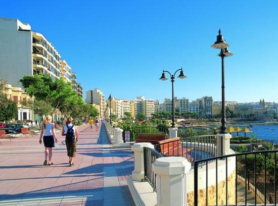 Prime Location Apartment With Side Seaviews Sliema Exteriör bild