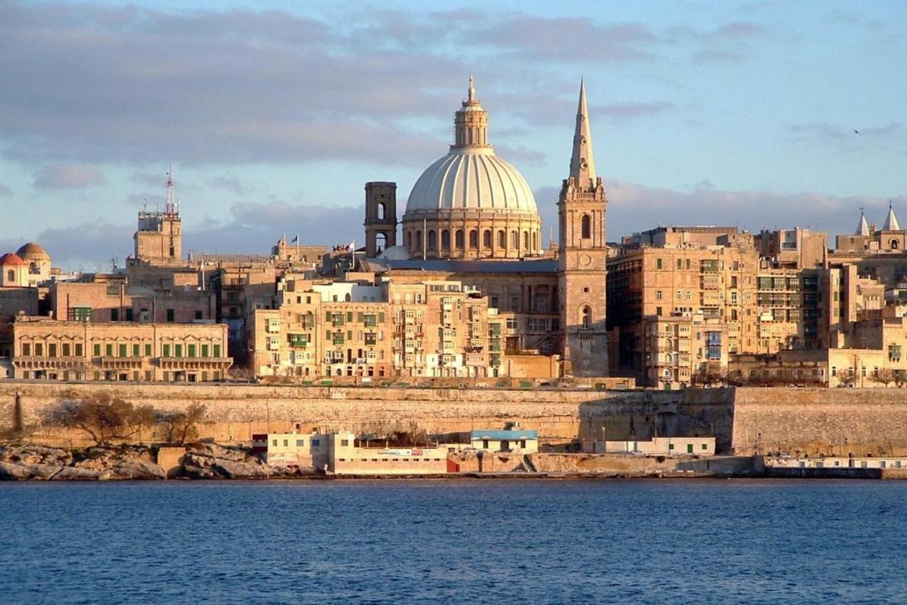 Prime Location Apartment With Side Seaviews Sliema Exteriör bild