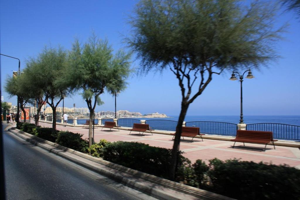 Prime Location Apartment With Side Seaviews Sliema Exteriör bild