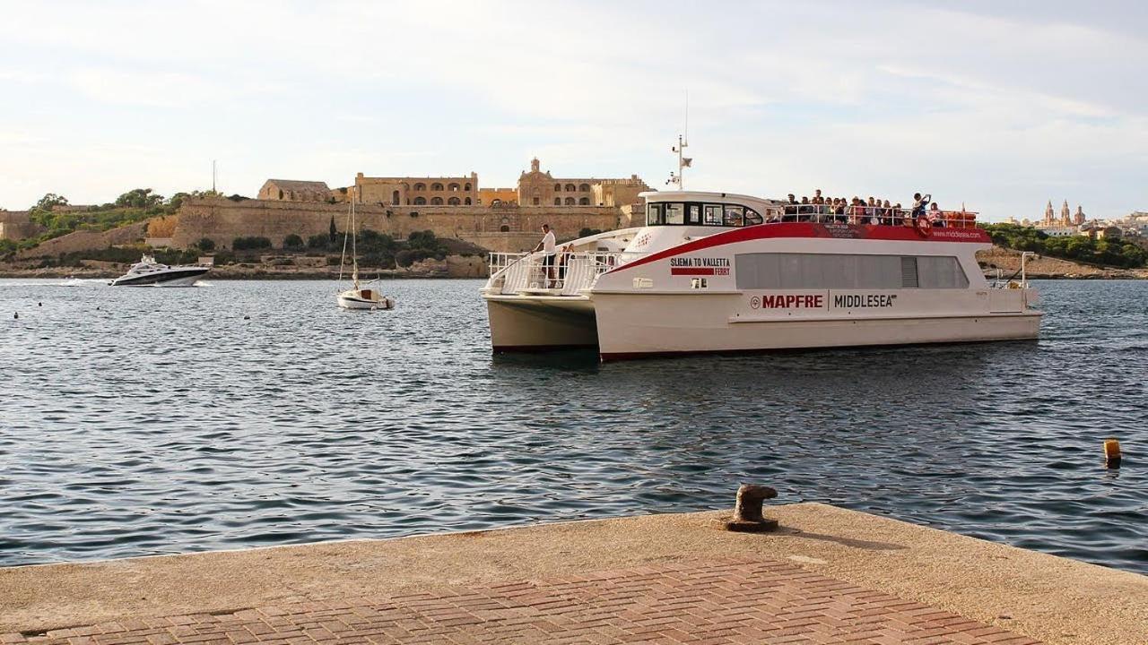 Prime Location Apartment With Side Seaviews Sliema Exteriör bild