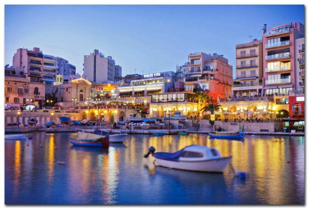 Prime Location Apartment With Side Seaviews Sliema Exteriör bild