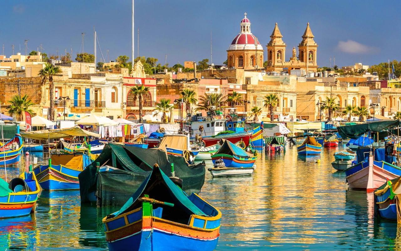 Prime Location Apartment With Side Seaviews Sliema Exteriör bild
